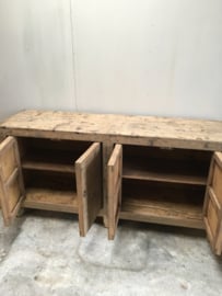 Landelijk vergrijsd houten kast dressoir sidetable sideboard stoer 2 deurs legplanken