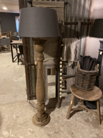 Stoere grote houten balusterlamp stoer industrieel ballusterlamp vloerlamp 125 cm vloerlamp staande lamp naturel  landelijk stoer robuust