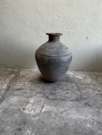 Prachtige vergrijsd antieke claypot Nepal kruik stenen vaas pot landelijk stoer sober vintage 73 x 51 cm