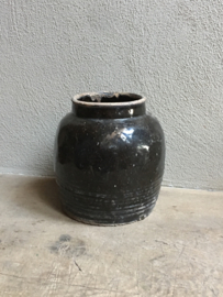 Zwarte stenen kruik zwart pot vaas sober vintage landelijk industrieel oud robuust boerenpot