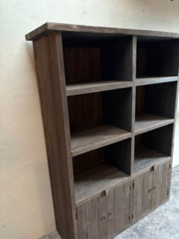 Grote massief vergrijsd houten kast landelijk vakken vakkenkast keukenkast schappen grutterskast boekenkast H201 x B150 x D48 vm stoer robuust