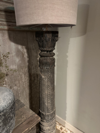 Prachtige stoere grote xxl oude vergrijsd houten lampenvoet staande lamp vloerlamp balluster baluster balusterlamp 167  cm pilaar