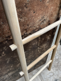 Leuke houten ladder licht hout 170 x 55 cm