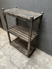 Groot oud grijs vergrijsd houten schap rek keukenrek kast planken Schoenenrek 115 x 80 x 40 cm landelijk industrieel sleets  vintage schap boeren bakkersrek broodrek  boerenkeuken winkelkast keukenkast