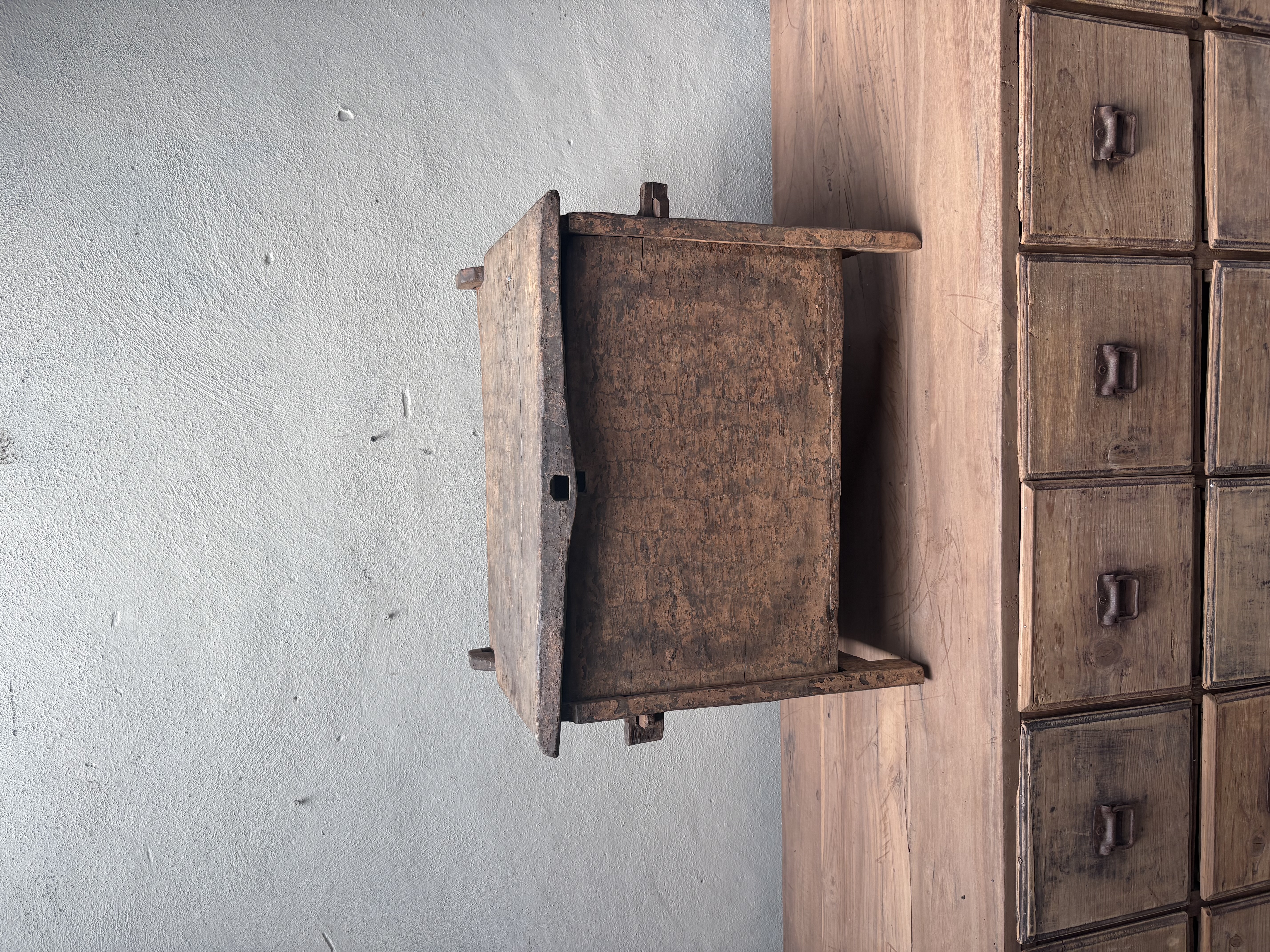 Stoere originele oude houten Himalaya kist kistje dekenkist landelijk klepbank nr 41