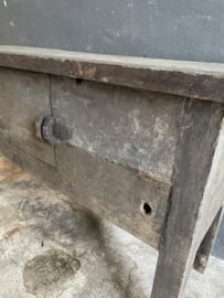 Stoere oude vergrijsd houten sidetable tafel met deurtje wastafelmeubel landelijk