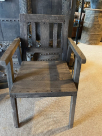 Originele oude houten stoel fauteuil lounge zetel landelijk vintage stoer hout