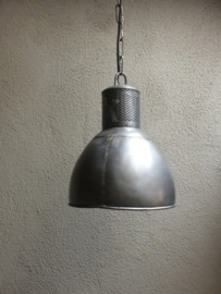 Grijze metalen hanglamp kap landelijk industrieel vintage korflamp ketel