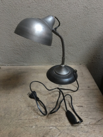 Stoer metalen lampje bedlampje tafellampje buro bureau grijs leeslampje industrieel vintage landelijk industrieel