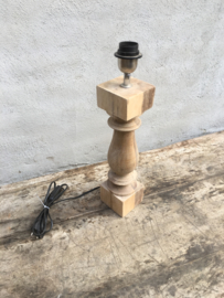 Stoere naturel houten balusterlamp tafellamp lamp ballusterlamp landelijk stoer robuust lampje robuust hout