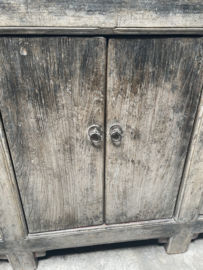 Groot oud doorleefd vergrijsd houten dressoir boerenkast keukenblok kastenwand sideboard keukenkast kast sidetable 6 deurs  landelijk werkbank toonbank