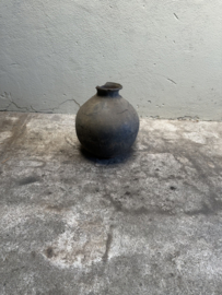 Prachtige vergrijsd antieke claypot Nepal kruik stenen vaas pot landelijk stoer sober vintage 35 x 31 cm