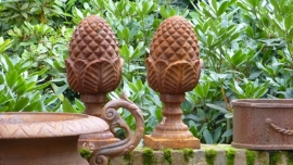 Gietijzeren pineapple pine-apple ananas eikel ornament dennenappel gietijzer tuinornament