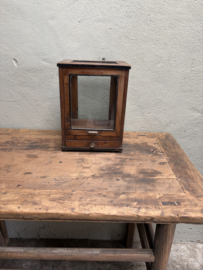 Klein vintage houten vitrinekastje vitrinekast showkast kastje glaskastje 33 x 25 x 19 cm landelijk industrieel