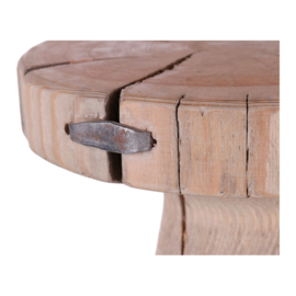 Stoere houten kruk rond met metalen krammen details landelijk stoer vintage Ibiza
