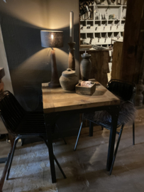 Stoer vintage zwart metalen tafel tafeltje buro bureau met houten blad bistro landelijk industrieel