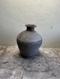 Prachtige vergrijsd antieke claypot Nepal kruik stenen vaas pot landelijk stoer sober vintage 73 x 51 cm