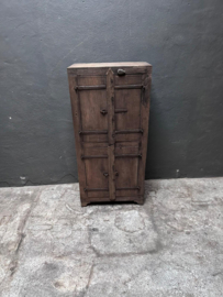 Stoer doorleefd vergrijsd houten 4 deurs kast kastje halkastje landelijk vintage Ibiza boho
