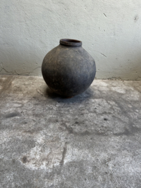 Prachtige vergrijsd antieke claypot Nepal kruik stenen vaas pot landelijk stoer sober vintage 46 x 41 cm
