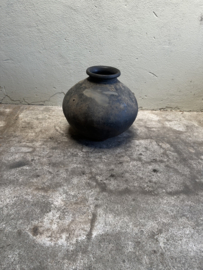 Prachtige vergrijsd antieke claypot Nepal kruik stenen vaas pot landelijk stoer sober vintage 39 x 40 cm