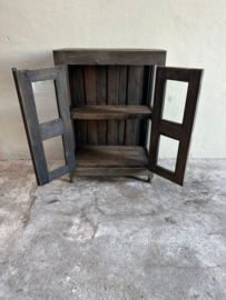 Hele stoere unieke oude vergrijsd houten kast kastje hal keuken servies vitrinekast keukenkast glaskast landelijk 108 x 64 x 29 cm