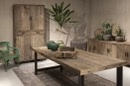Grote dichte oud vergrijsd houten kast kabinet 4 deurs 2 lades legplanken truckwood railway robuust doorleefd hout 220 x 120 x 40 cm landelijk industrieel vintage urban metalen beslag kledingkast servieskast linnenkast boekenkast SEP