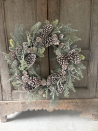 Prachtige winterse krans vergrijsd wreath Silva 71 cm Snow White kerst winter krans denneappels & groen kunst imitatie