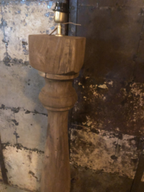 Stoere grote houten balusterlamp vloerlamp staande lamp hout landelijk