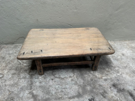 Oud doorleefd vergrijsd houten bajot tafeltje opstapje landelijk stoer 86 x 52 x H26 cm