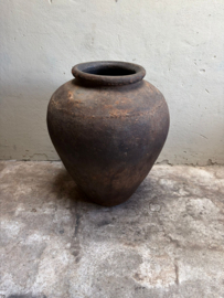 Prachtige authenthieke stoere grijs bruine donkere grote stenen kruik pot vaas olijfkruik bruin grijs H81 x D65 cm
