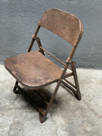 Oud bruin metalen kinder stoeltje stoeltjes school schoolstoeltjes kinderstoelen klapstoel vintage industrieel landelijk stoer urban inklapbaar  bistro