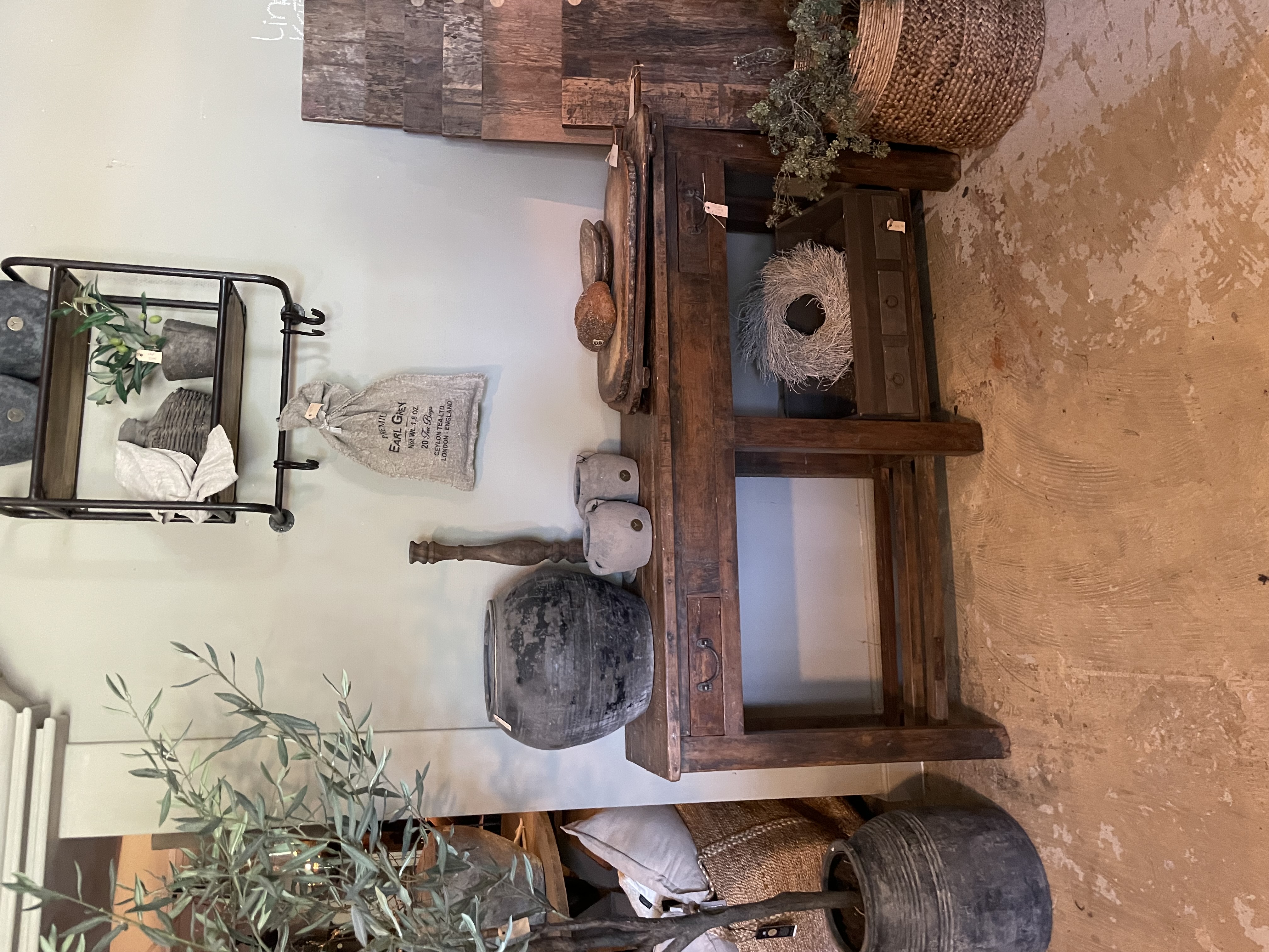 Oud doorleefd houten sidetable wandtafel halkastje landelijk stoer vintage industrieel ladekast ladekastje