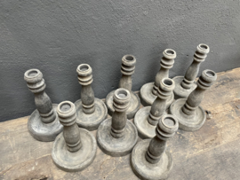 vergrijsd houten kandelaar tafelkandelaar baluster dinerkaars balluster smal smalle  kandelaar hout vintage industrieel stoer ruw sober landelijk sober