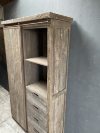 Stoere grote oud vergrijsd houten truckwood Railway kast met schuifdeur en 4 lades 212 x 121 x 46 cm keukenkast oud hout landelijk stoer industrieel