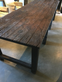 Zeer grove grote origineel oude hardhouten eettafel 297 cm werktafel werkbank stoer robuust Boerentafel blokpoten