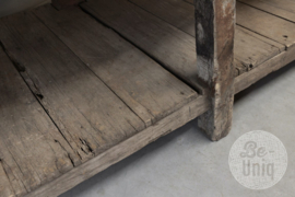 Grote oude vergrijsd houten originele tafel 180 x 83 x H79 cm workmate kookeiland boerderij ladekast werkbank met onderplank Sidetable wandtafel toonbank winkeltafel presenteertafel werkbank keukenblok landelijk stoer industrieel vintage keukeneiland