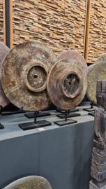 Oud groot rond houten ornament wiel grinder raam decoratie karrenwiel karrewiel op voet landelijk stoer vintage
