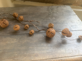 Roest metalen decoratietak tak kersttak belletjes rusty 65 cm