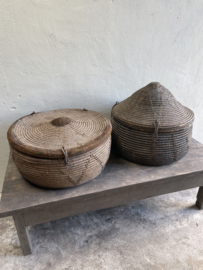 Prachtige 🤩 grote orginele oude vergrijsde rieten mand doorsnede 65 cm dessert basket met deksel landelijk stoer sober vintage uniek desert