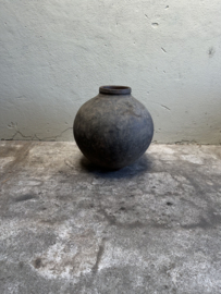Prachtige vergrijsd antieke claypot Nepal kruik stenen vaas pot landelijk stoer sober vintage 46 x 41 cm