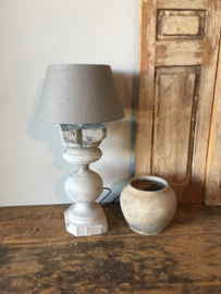 Oude grijs antraciet houten balusterlamp lamp voet lampevoet hout landelijk stoer