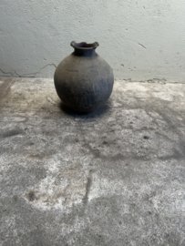 Prachtige vergrijsd antieke claypot Nepal kruik stenen vaas pot landelijk stoer sober vintage 35 x 31 cm