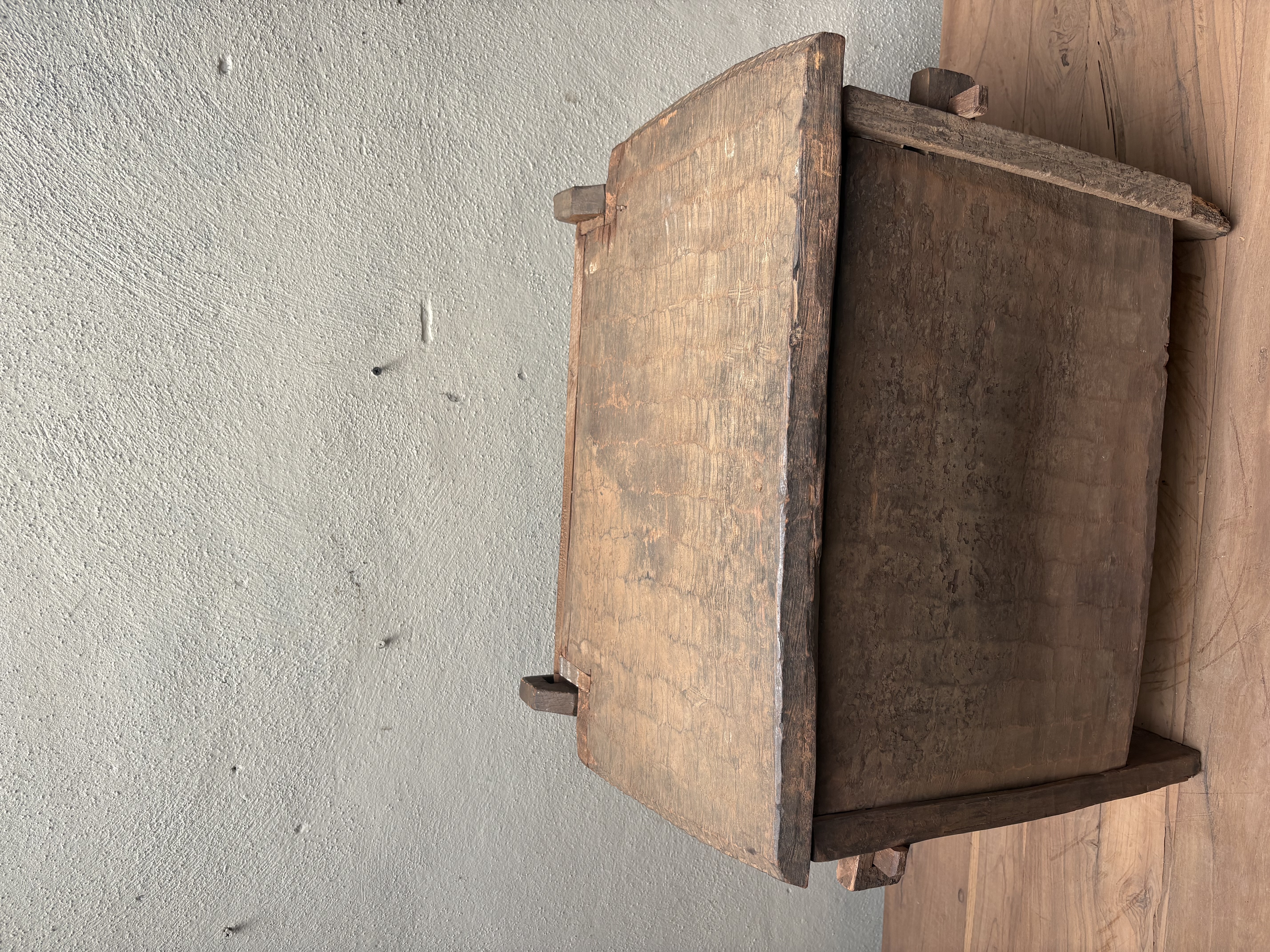 Stoere originele oude houten Himalaya kist kistje dekenkist landelijk klepbank nr 40