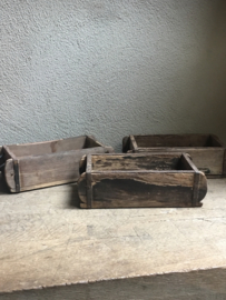 Oud houten bakje schaal schaaltje mal baksteenmal landelijk met handvaten  stoer industrieel