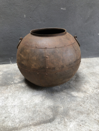 Prachtige grote oude roestbruine metalen ketel pot vaas bak industrieel landelijk stoer urban vintage