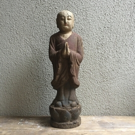 Prachtige groot oude houten buddha Boedha Boeddha budha monnik monniken beeld beeldje oud landelijk