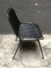 Stoere metalen stoel stoelen stoeltjes Eetkamerstoel keukenstoel ijzer met zwart leer kussen zitting industrieel landelijk vintage retro