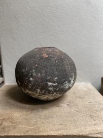 Oude verweerde stenen pot bloempot bloembak kruik vaas urn landelijk stoer shabby verweerd H36 x 40 cm
