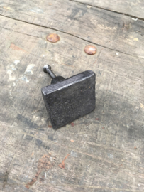 Gietijzeren deurknopje knopje greepje deurknop vierkant massief zwart grijs metaal landelijk stoer industrieel vintage urban bruin grijsbruin