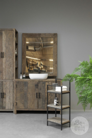 Rek schap kast kastje Badkamer rekje Spa badkamerkast badkamerkastje  is gemaakt van metaal zwart gepoedercoat voorzien van 3 truckwood railway houten plankjes in oud hout SEP